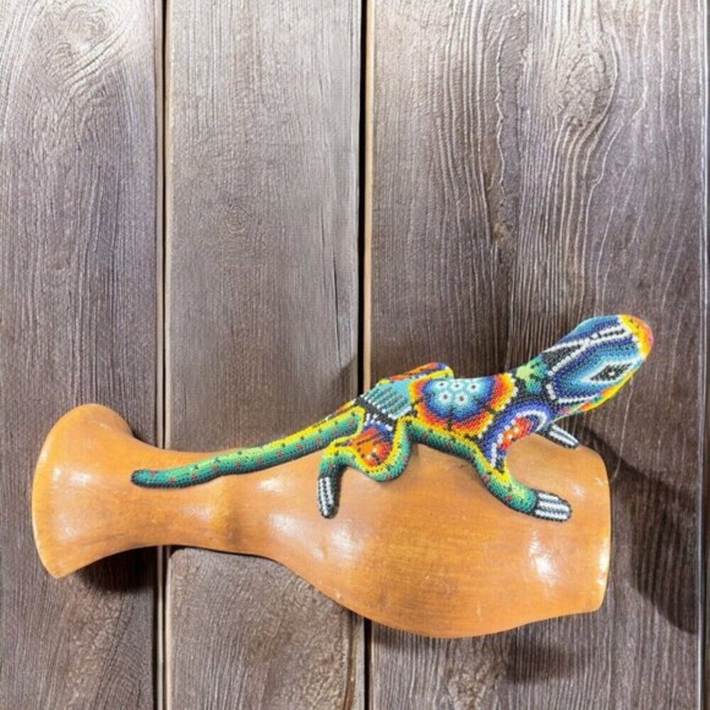 Mexican Folk Art Beaded Lizard On Pottery Wall Hanging Vase Vessel Alebrije VTG